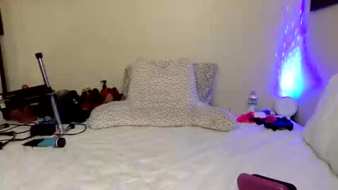 Lady Voon Sin online show from 10.12.25