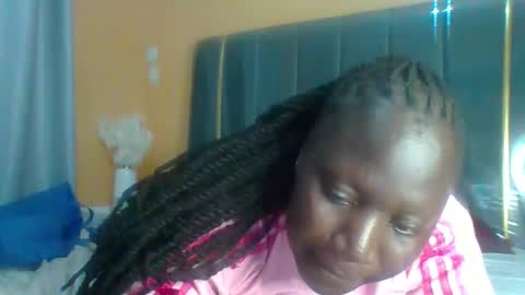 lindah32 online show from 12.18.25