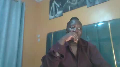 Snapshot of ladyblossoms19 chatting on 05.01.26 lindah32 online show from 05.01.26