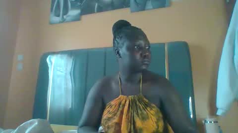 Snapshot of ladyblossoms19 chatting on 05.13.26 lindah32 online show from 05.13.26