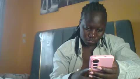Snapshot of ladyblossoms19 chatting on 05.18.26 lindah32 online show from 05.18.26