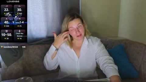 Snapshot of ladylucky_ chatting on 10.20.25 ladylucky_ online show from 10.20.25
