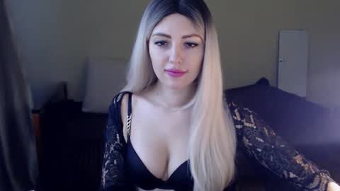 Snapshot of ladymoonlight8 chatting on 02.06.25 Monika online show from 02.06.25