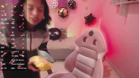 Snapshot of ladywawy_ chatting on 10.17.25 Ladywawy online show from 10.17.25