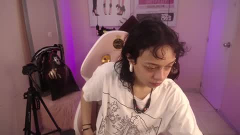 Snapshot of ladywawy_ chatting on 10.19.25 Ladywawy online show from 10.19.25