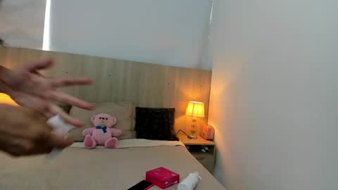 Laia Cruz online show from 12.17.25