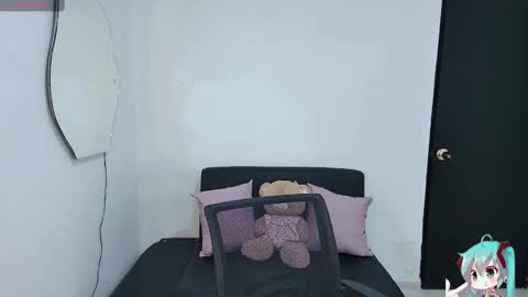 Snapshot of laila_addison chatting on 01.19.25 laila online show from 01.19.25