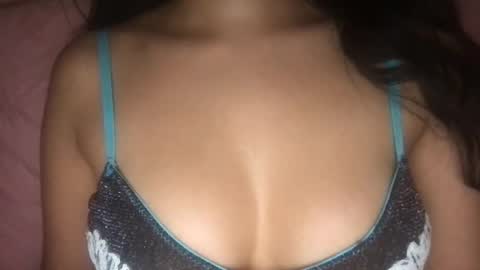 Laila Yousef online show from 01.05.25