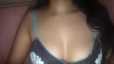 Laila Yousef online show from 01.05.25