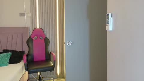 Laura online show from 11.30.25