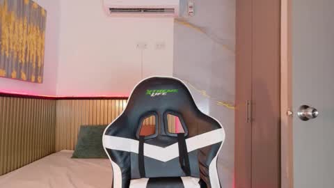 Laura online show from 12.03.25