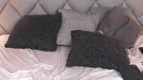 Laly Castro online show from 12.27.24