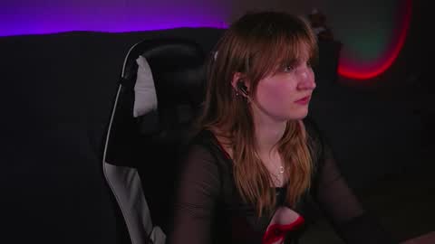 Snapshot of lana_del_kay chatting on 10.20.25 Kay online show from 10.20.25