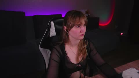 Snapshot of lana_del_kay chatting on 10.23.25 Kay online show from 10.23.25