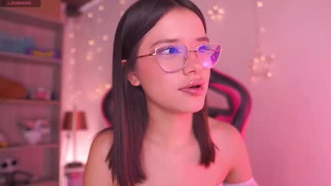 Snapshot of lana_dreams_ chatting on 02.17.26 Lana online show from 02.17.26