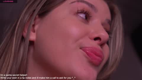 Snapshot of lana_rosy chatting on 12.26.24 Alana online show from 12.26.24