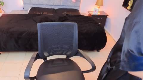           online show from 10.04.25
