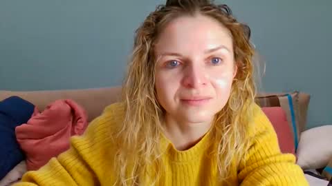 Snapshot of lanaangeldream chatting on 10.18.25 Lana online show from 10.18.25