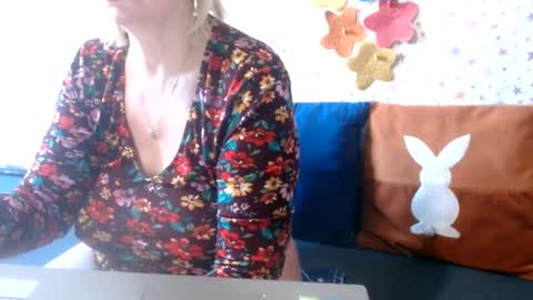 Snapshot of lanalovelyqueen chatting on 06.17.26 LovelyQueen online show from 06.17.26