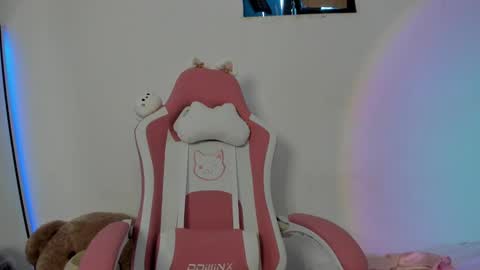 Snapshot of lanarouse1 chatting on 01.16.25 Lana online show from 01.16.25