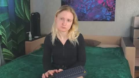 Snapshot of lanavismith chatting on 02.18.26 LanaviSmith online show from 02.18.26