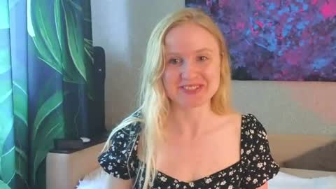 Snapshot of lanavismith chatting on 06.18.26 LanaviSmith online show from 06.18.26