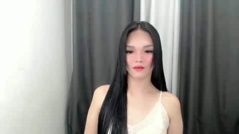 lanawyatt_ online show from 09.29.25