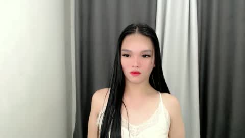 lanawyatt_ online show from 10.27.25