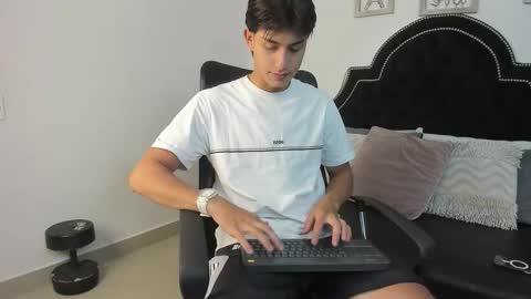 Snapshot of landercruz chatting on 10.14.25 landercruz online show from 10.14.25