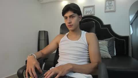 Snapshot of landercruz chatting on 10.15.25 landercruz online show from 10.15.25