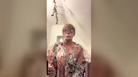 laneybel online show from 12.04.25