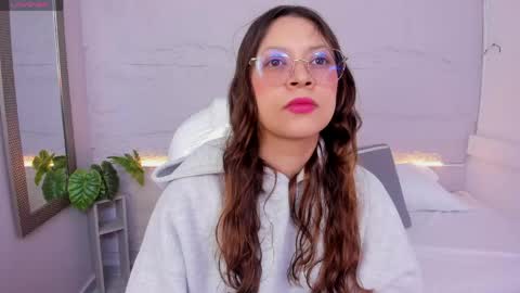 Snapshot of lanna_18_ chatting on 05.13.26 Lanna online show from 05.13.26