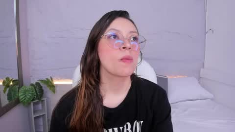 Snapshot of lanna_18_ chatting on 05.19.26 Lanna online show from 05.19.26