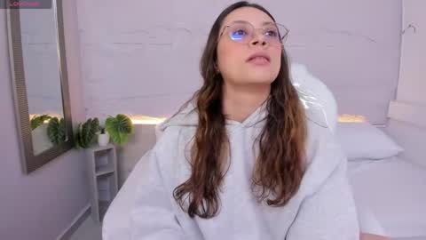 Snapshot of lanna_18_ chatting on 05.25.26 Lanna online show from 05.25.26