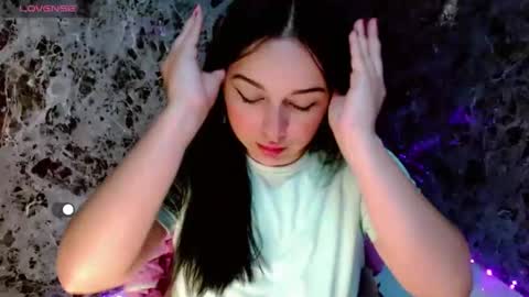 Snapshot of lanna_belle28 chatting on 11.14.25 Lanna online show from 11.14.25