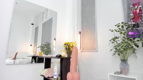 Lanna miley Russo  online show from 12.22.25