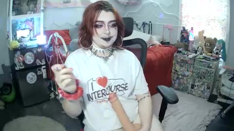 Snapshot of lapdoghellhound chatting on 09.29.25 FtMhellhound online show from 09.29.25