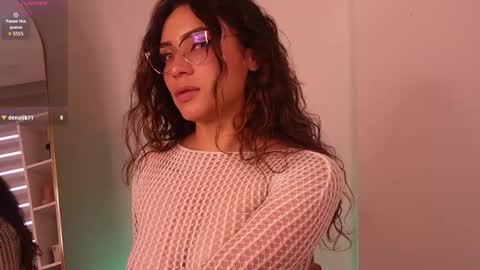 Snapshot of lara_bombshelll chatting on 11.26.25 Lara online show from 11.26.25