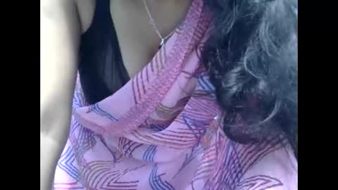 Snapshot of lara_dey chatting on 09.11.25 Anshika rai online show from 09.11.25