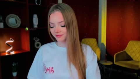 Snapshot of lara_moon1 chatting on 05.18.26 your dream online show from 05.18.26