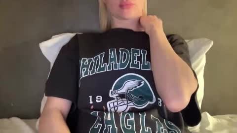 Lara Neon online show from 02.24.25