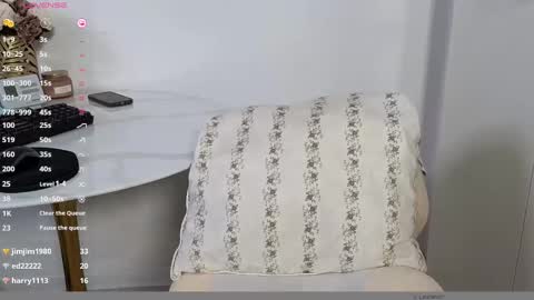 Snapshot of lara_sins chatting on 02.27.25 Lara Sins online show from 02.27.25