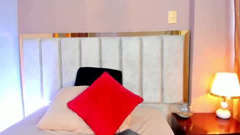  Lara Gold  online show from 10.31.25