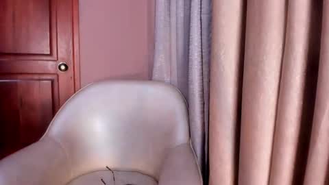 Snapshot of laragoldd chatting on 02.17.26 Lara Gold online show from 02.17.26