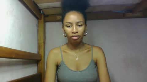 Snapshot of larah98 chatting on 02.16.26 larah98 online show from 02.16.26