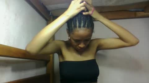 Snapshot of larah98 chatting on 02.22.26 larah98 online show from 02.22.26