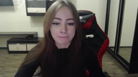 Snapshot of laralianna chatting on 01.05.25 Laralianna online show from 01.05.25