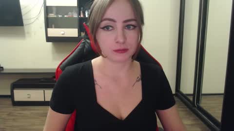 Snapshot of laralianna chatting on 02.23.25 Laralianna online show from 02.23.25