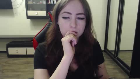 Snapshot of laralianna chatting on 02.25.25 Laralianna online show from 02.25.25