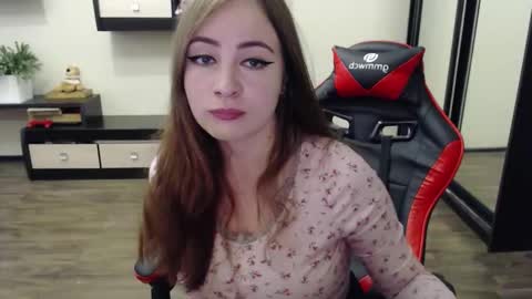 Snapshot of laralianna chatting on 09.10.25 Laralianna online show from 09.10.25